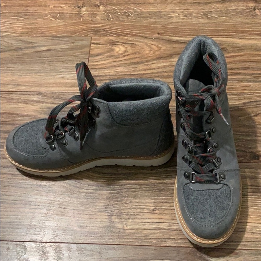 Snow boots